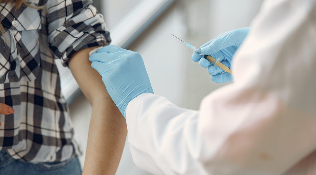 Vaccination : un accès facilité pour certains professionnels du privé