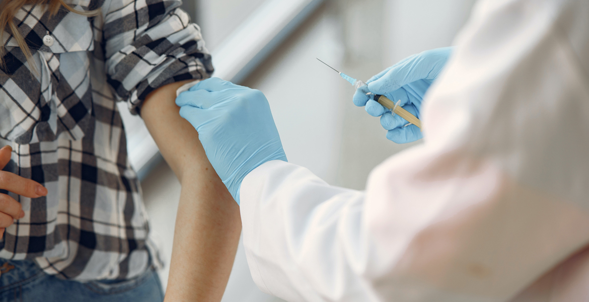 Vaccination en entreprise : Les salariés de 50 à 64 ans atteints de comorbidité peuvent se faire vacciner par la médecine du travail.