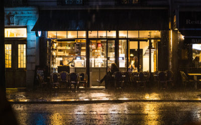 Sobriété énergétique : à Paris, les commerces et bureaux doivent éteindre leurs lumières